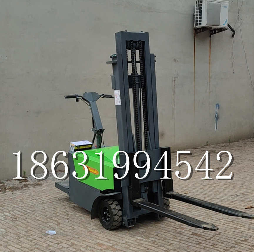 宜良县优程全电动叉车插腿式堆高车液压装卸车1.5吨升高小型站驾式铲车